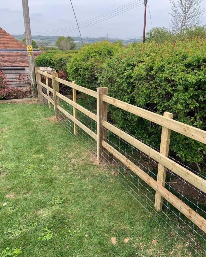 This is a photo of a picket fence and picket gate installed by Fast Fix Fencing Bowthorpe